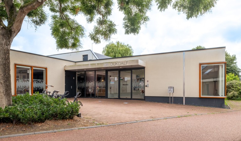 Voorkant van wijkcentrum De Dukdalf.