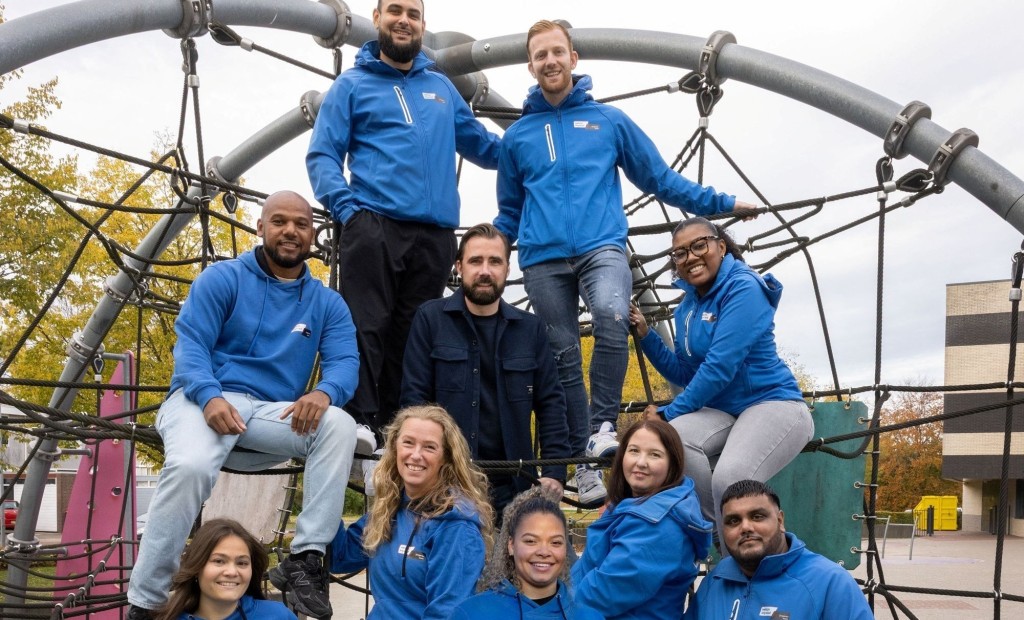 Het team van jongerenwerk met elkaar op de foto.